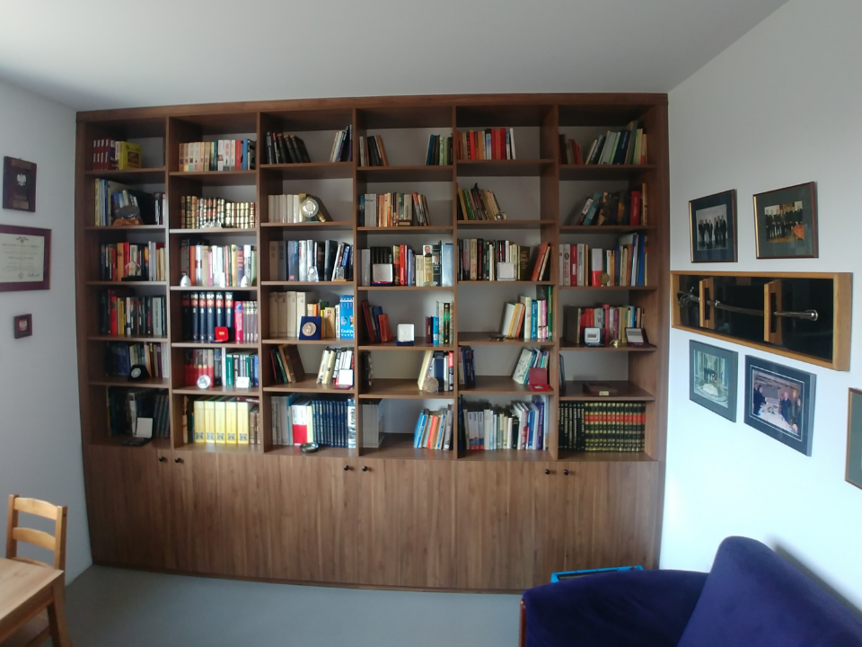 Biblioteczka na wymiar